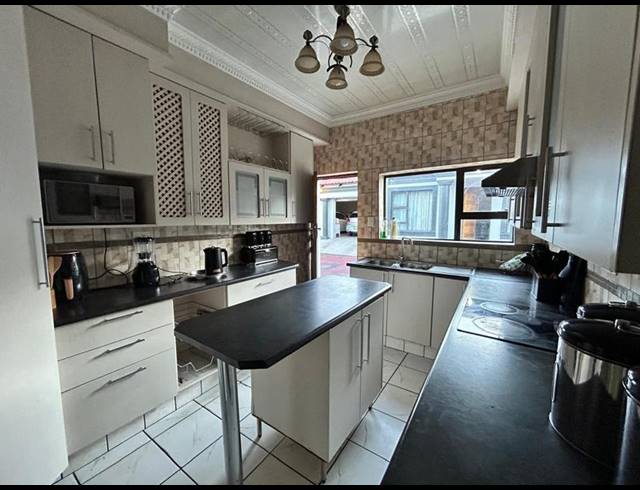 3 BEDROOM HOUSE FOR SALE IN WEST TURFFONTEIN